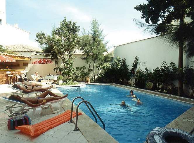 Akdeniz Apart Hotel Kusadasi Exterior photo