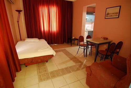 Akdeniz Apart Hotel Kusadasi Exterior photo